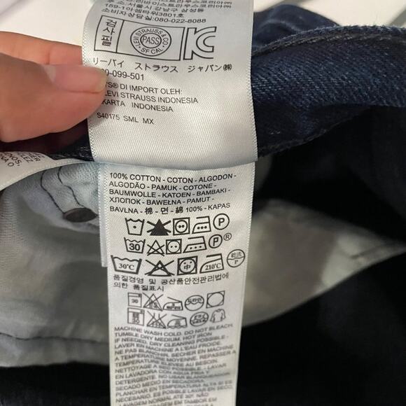 Levi's Mens Jeans Size 42x32 Dark Wash Blue Denim 501 Button Fly Straight Leg - Picture 5 of 10